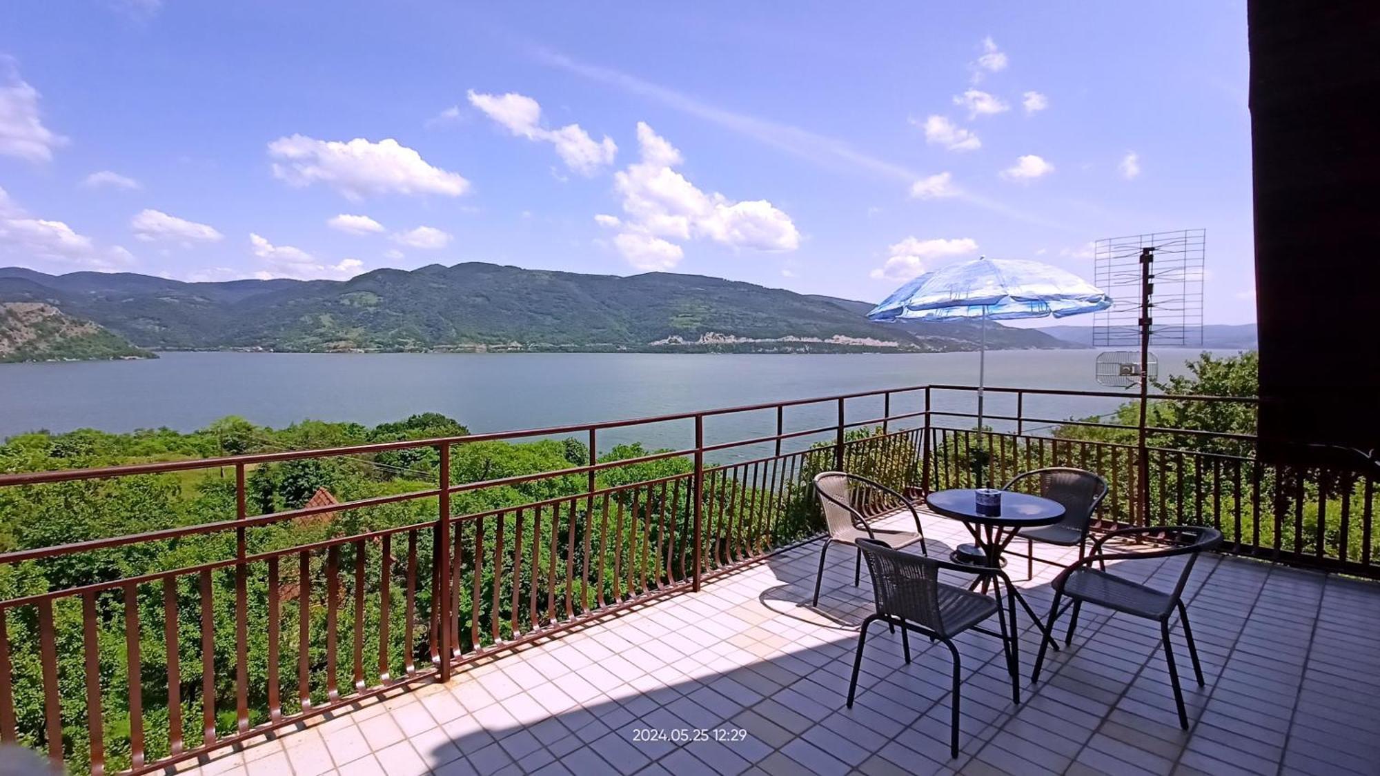 Apartman Duric Donji Milanovac Buitenkant foto