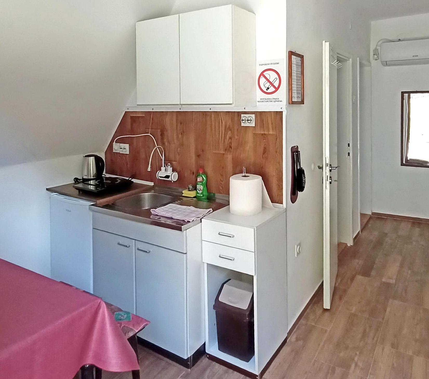 Apartman Duric Donji Milanovac Buitenkant foto